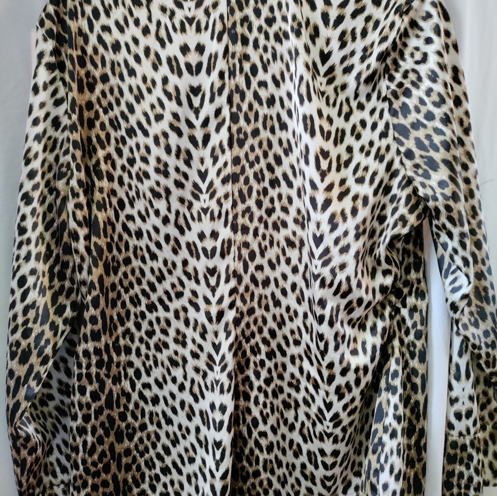 Cato's Cream and Brown Leopard Print Button Down Shirt Size XL Pre-owned. - Picture 4 of 8